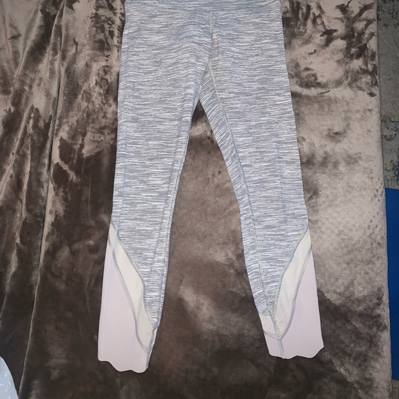 Lululemon grey and white Wunder 7/8 with mesh detail - Picture 1 of 7